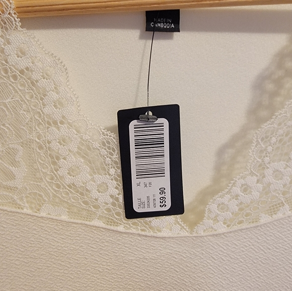 Blouse - Picture 2 of 3